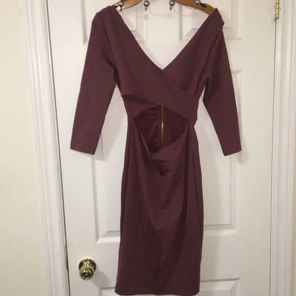 Pretty one piece dress with cut out - Picture 1 of 3